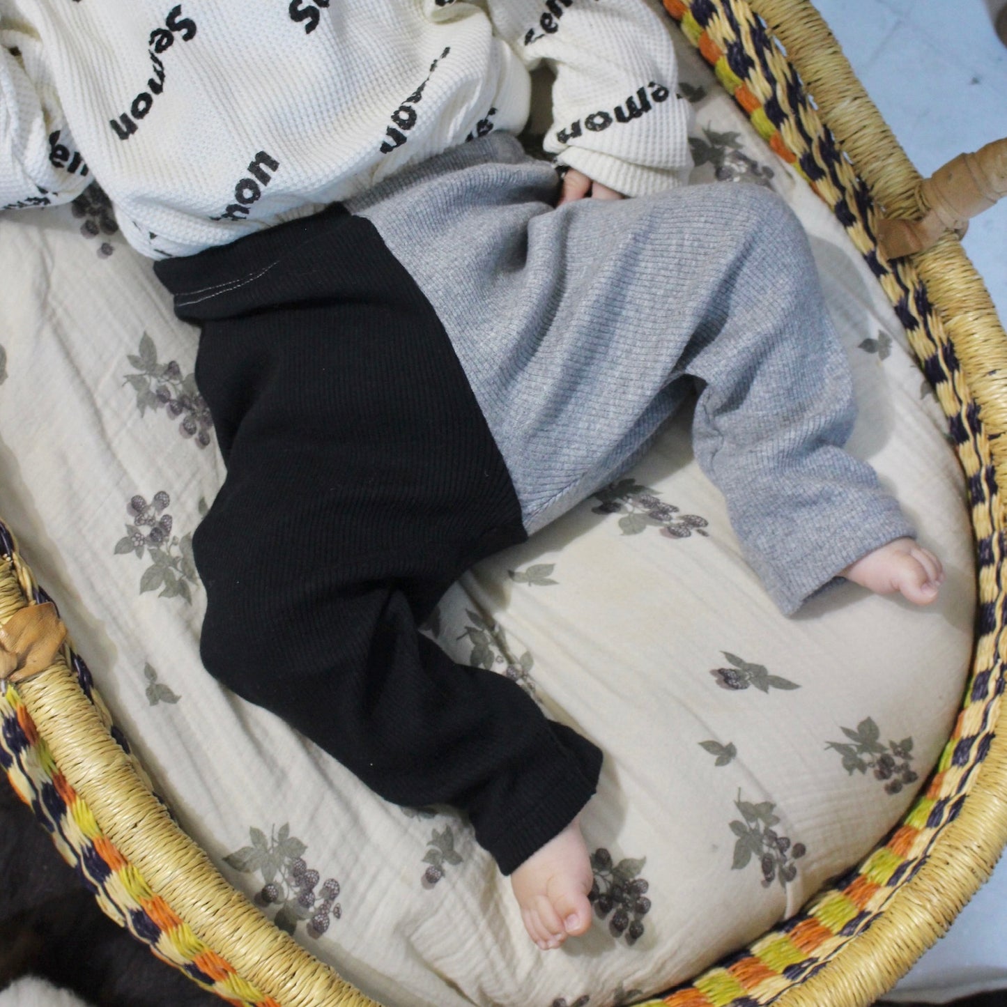 Asymmetrical rib leggings
