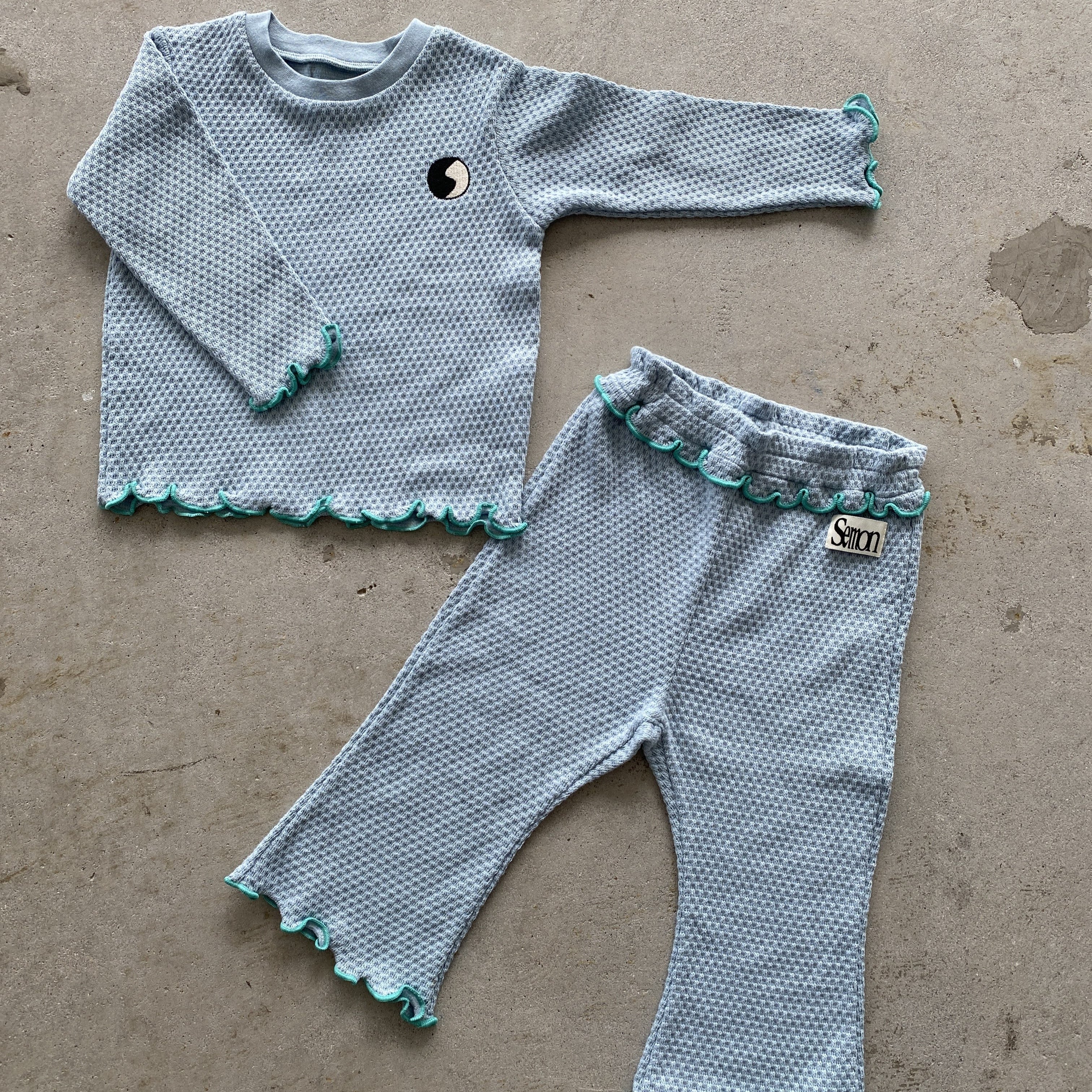 WAFFLE EMBROIDERED TOPS