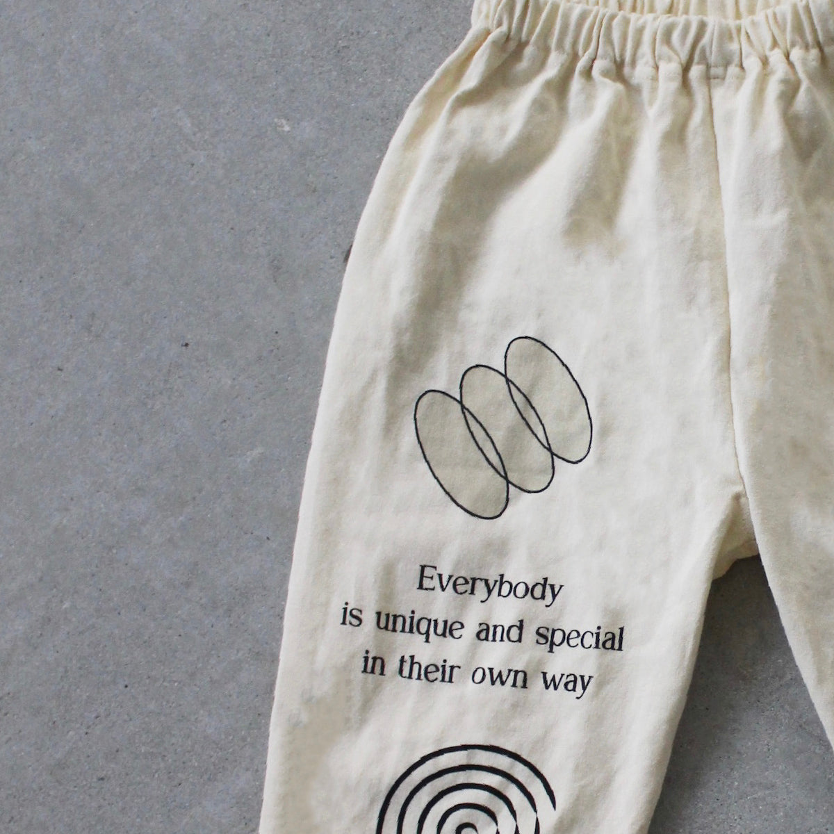 PRINTED PANTS