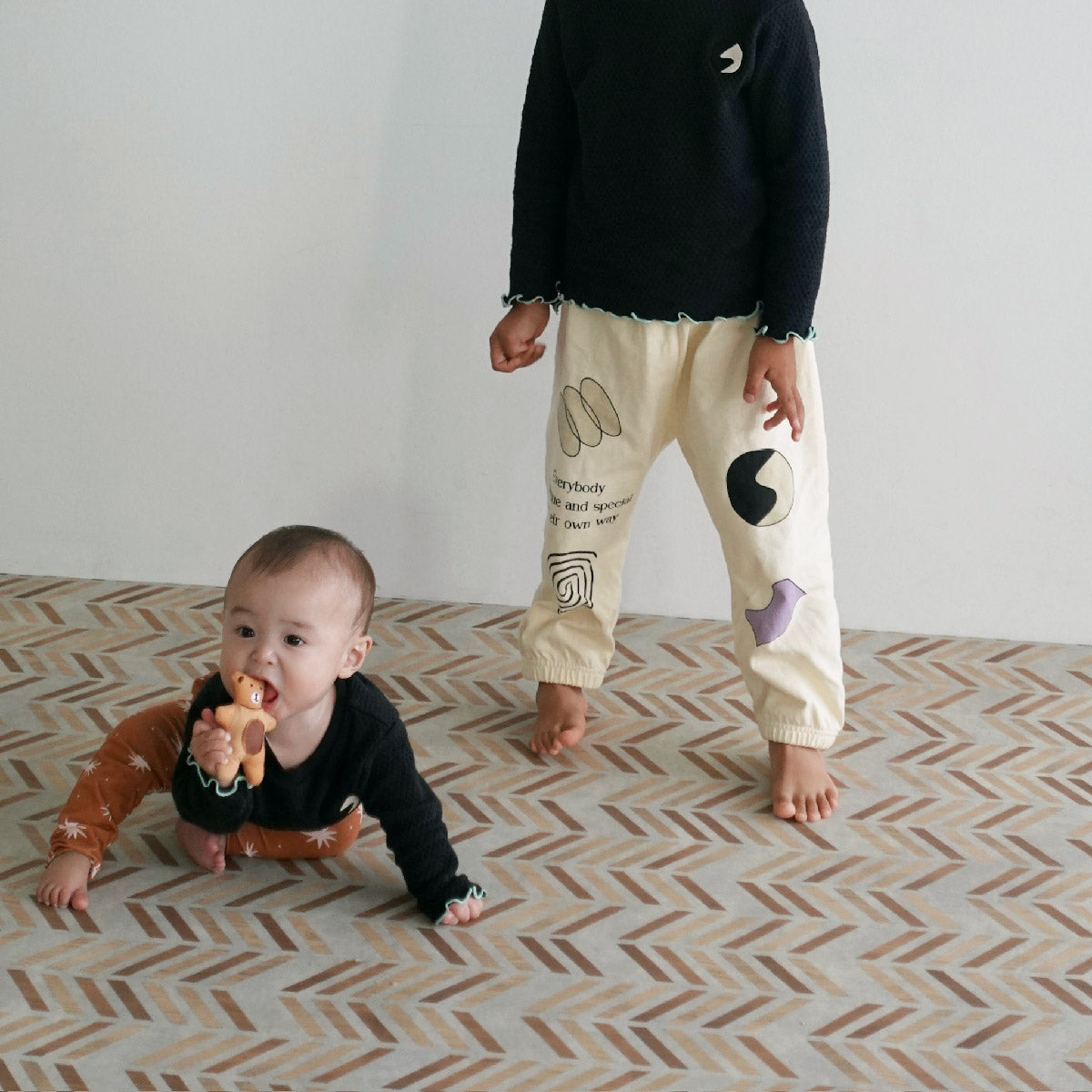 WAFFLE EMBROIDERED TOPS