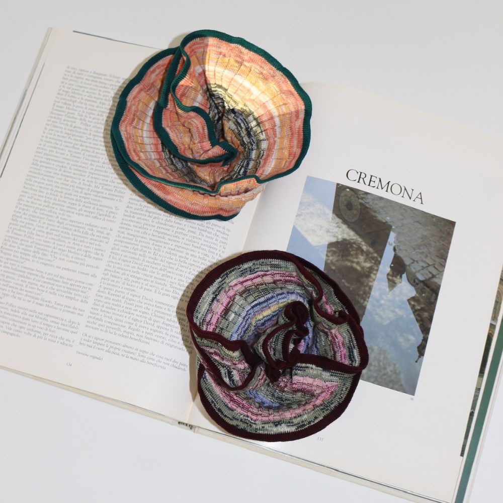 MIXED BORDER KNIT SCRUNCHIE