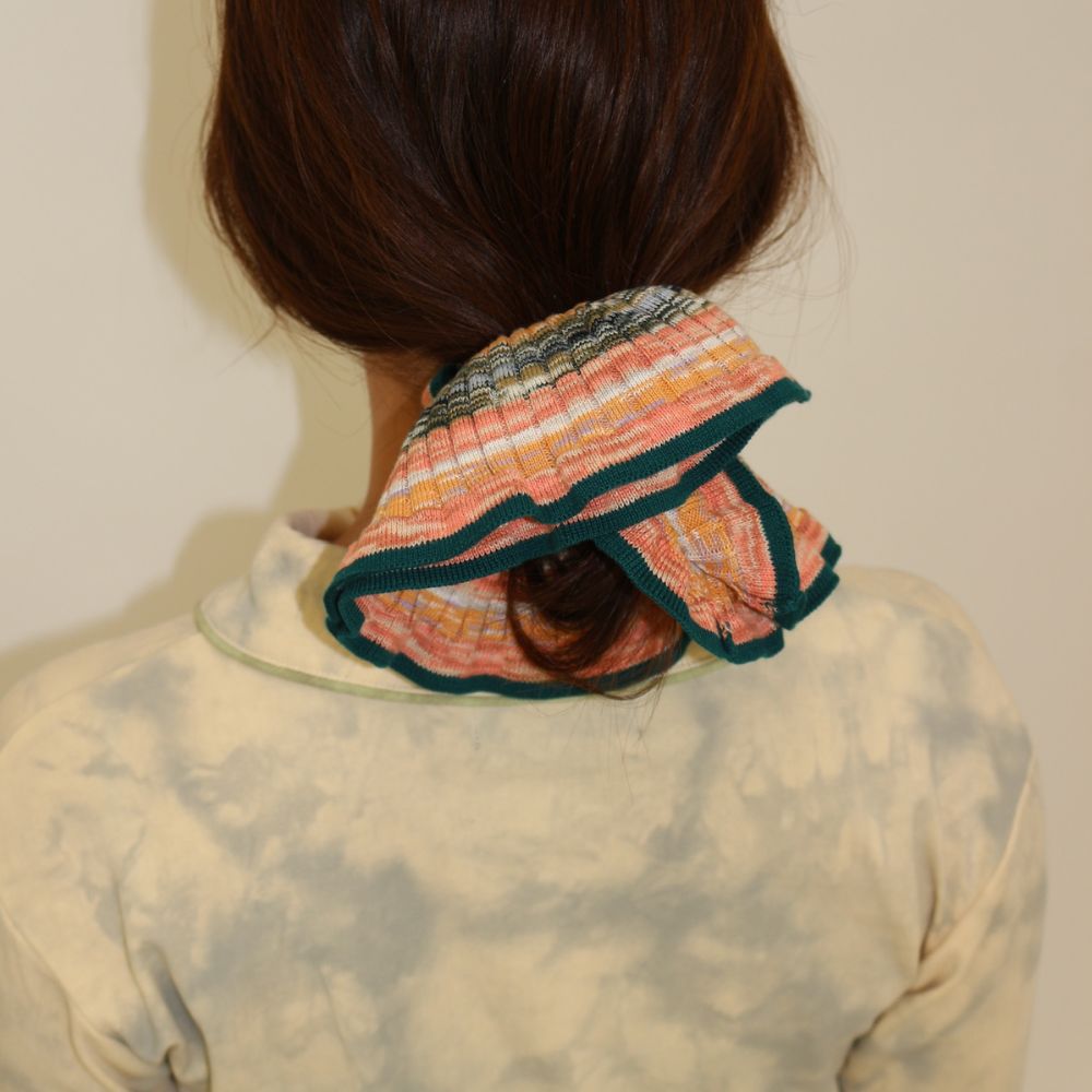 MIXED BORDER KNIT SCRUNCHIE