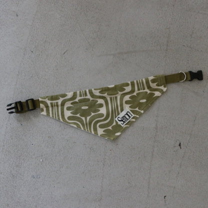 PATTERN DOG SCARF