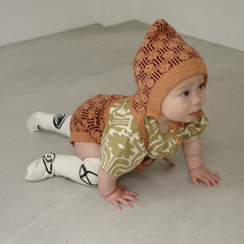 2 sets of high socks