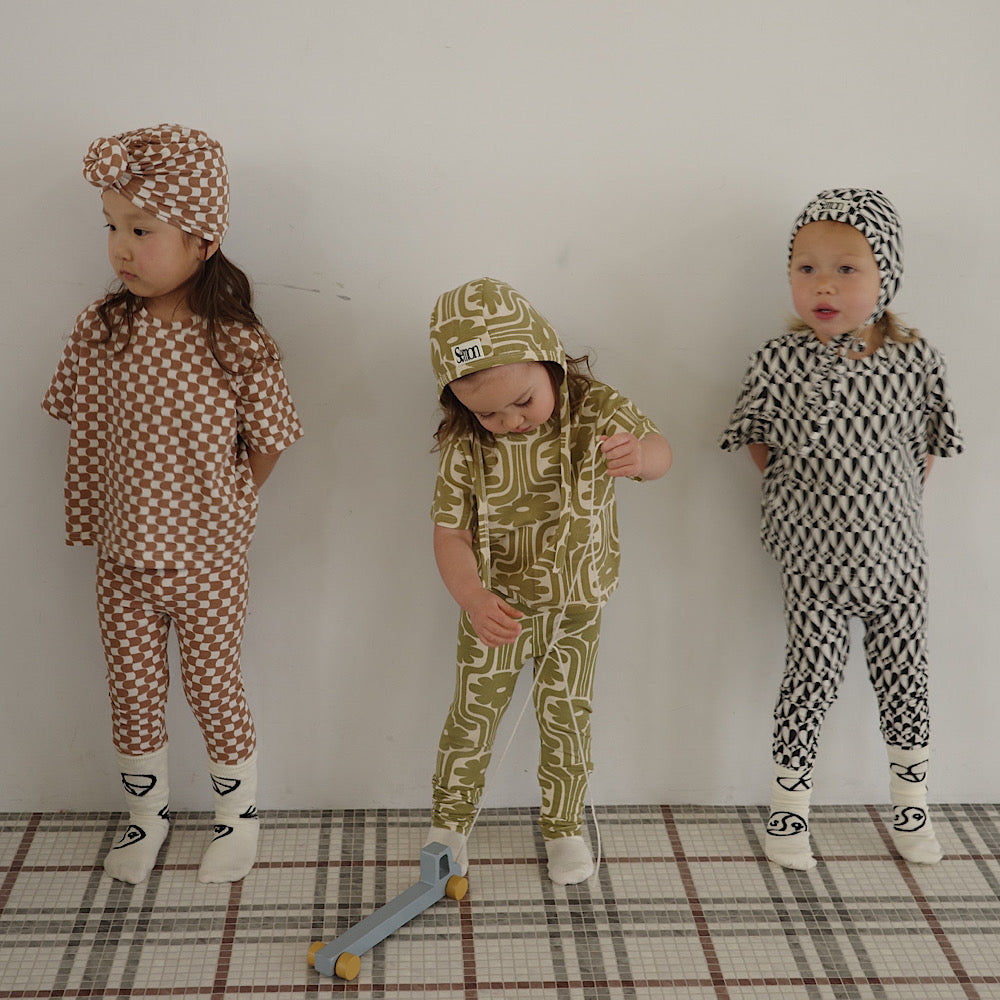 2 sets of high socks