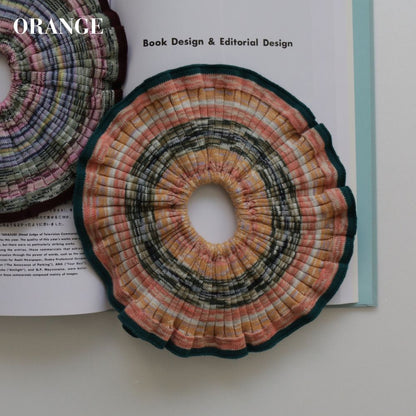 MIXED BORDER KNIT SCRUNCHIE