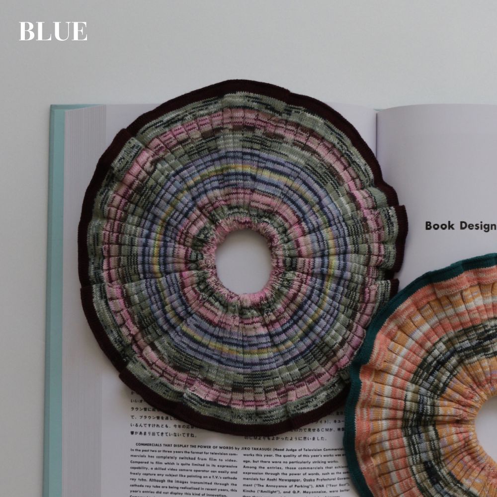 MIXED BORDER KNIT SCRUNCHIE