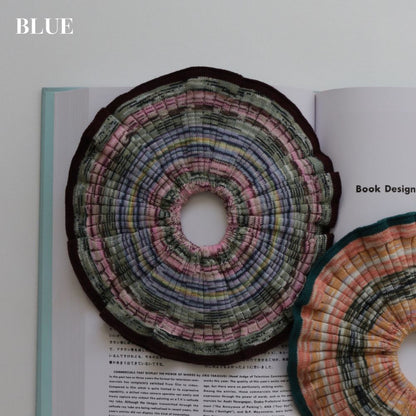 MIXED BORDER KNIT SCRUNCHIE