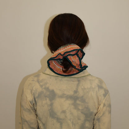 MIXED BORDER KNIT SCRUNCHIE