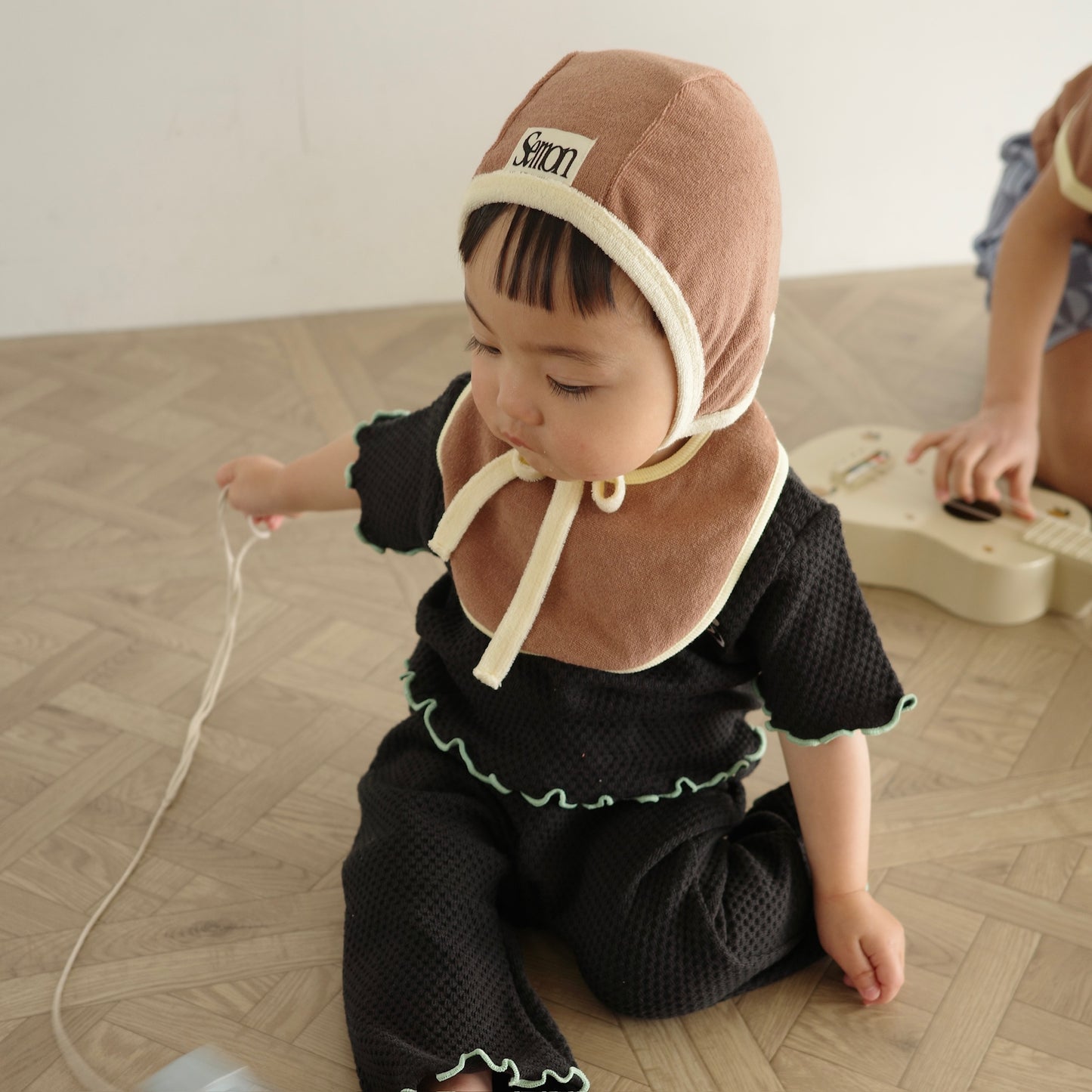 PILE PIPING BIB