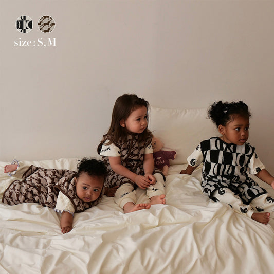 REVERSIBLE PATTERN SLEEPER